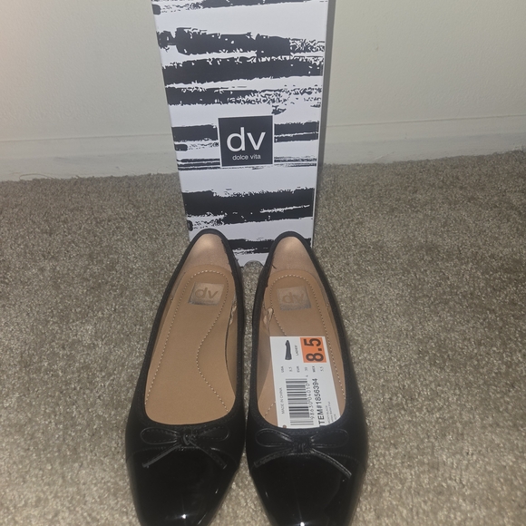 DV by Dolce Vita Black Women's Flats - Picture 1 of 3